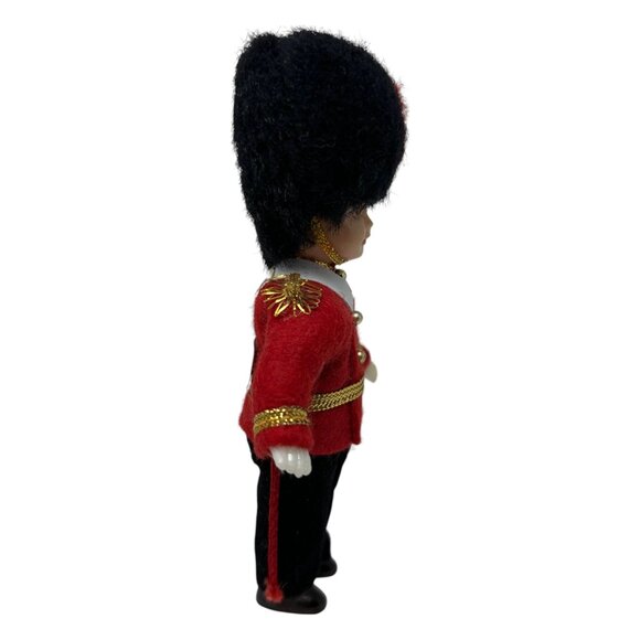 Vintage British Guard Doll With Red Wool Uniform & Accessories Made In Hong Kong - Picture 8 of 13